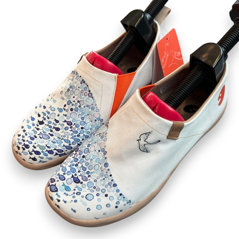 NWT UIN Pacific Time Art Slip On Loafer Womens 9 White Fish Print Travel Walking